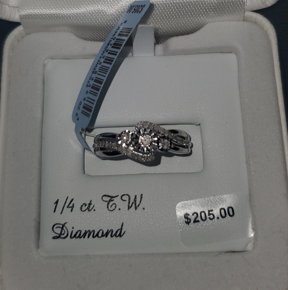 Elegant Size 8 Silver Diamond Ring
